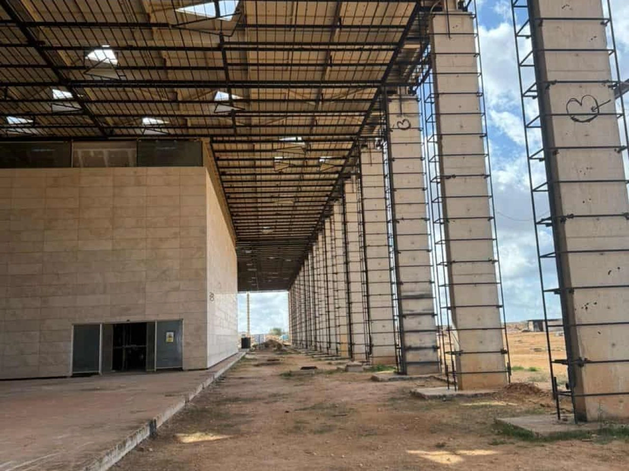 Al-Abraq Havalimanı terminalinin saha çalışmaları
